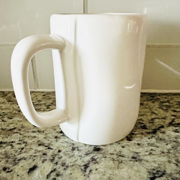 ♦️SOLD♦️Rae Dunn Valentine's Day Hugs & Kisses Mug - Picture 2 of 3